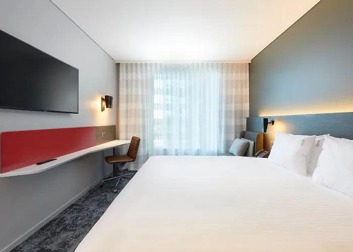 Standard Upper Floors King Room